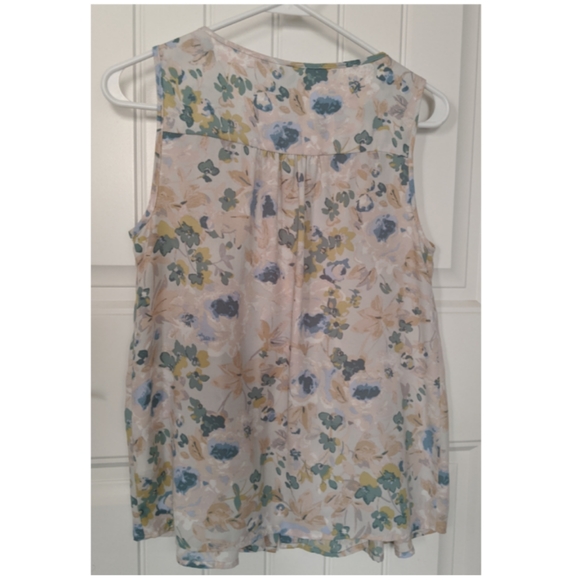 Blush floral pleated front LC top - Picture 3 of 5